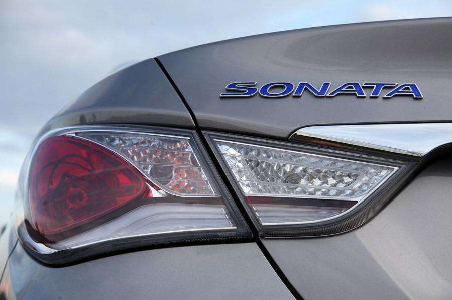  Hyundai Sonata Hybrid 2010 года  (фото 68 из 83)